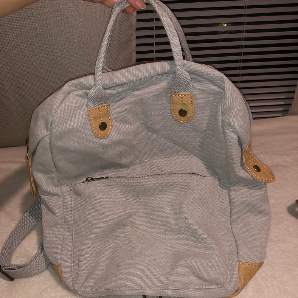 Square backpack - Picture 3 of 3